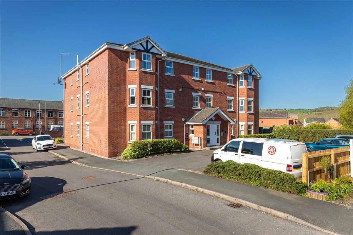Flat Fairfax Close in Staffordshire Moorlands