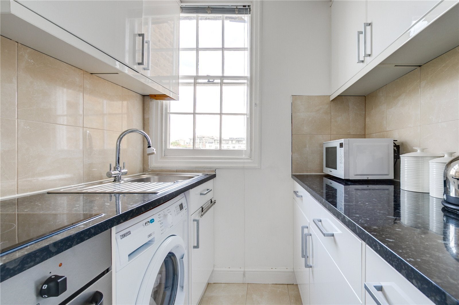 Flat Brompton Square in Greater London