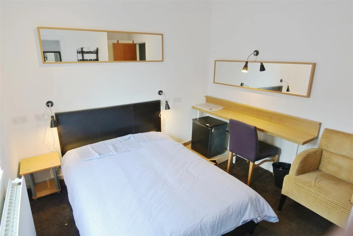 Flat Wetherby Grove in Leeds