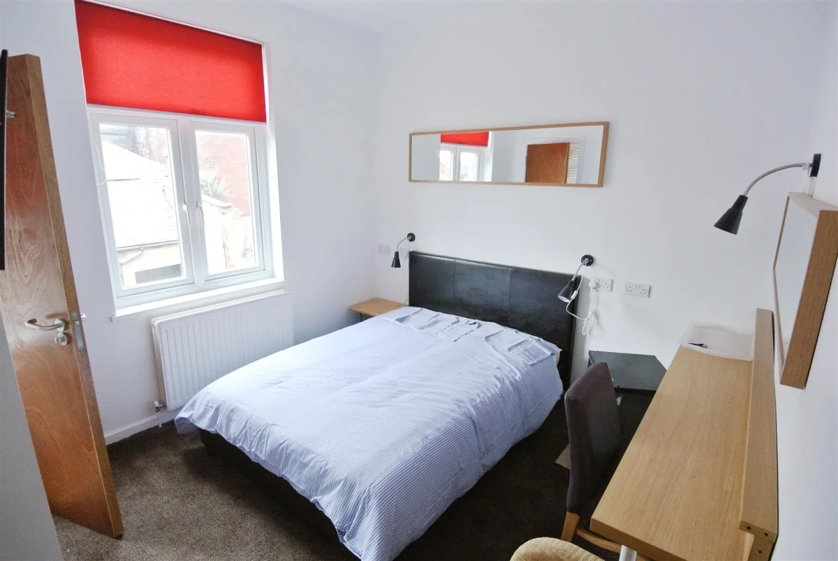 Flat Wetherby Grove in Leeds