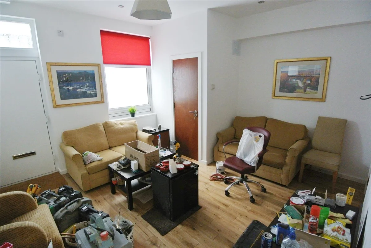 Flat Wetherby Grove in Leeds