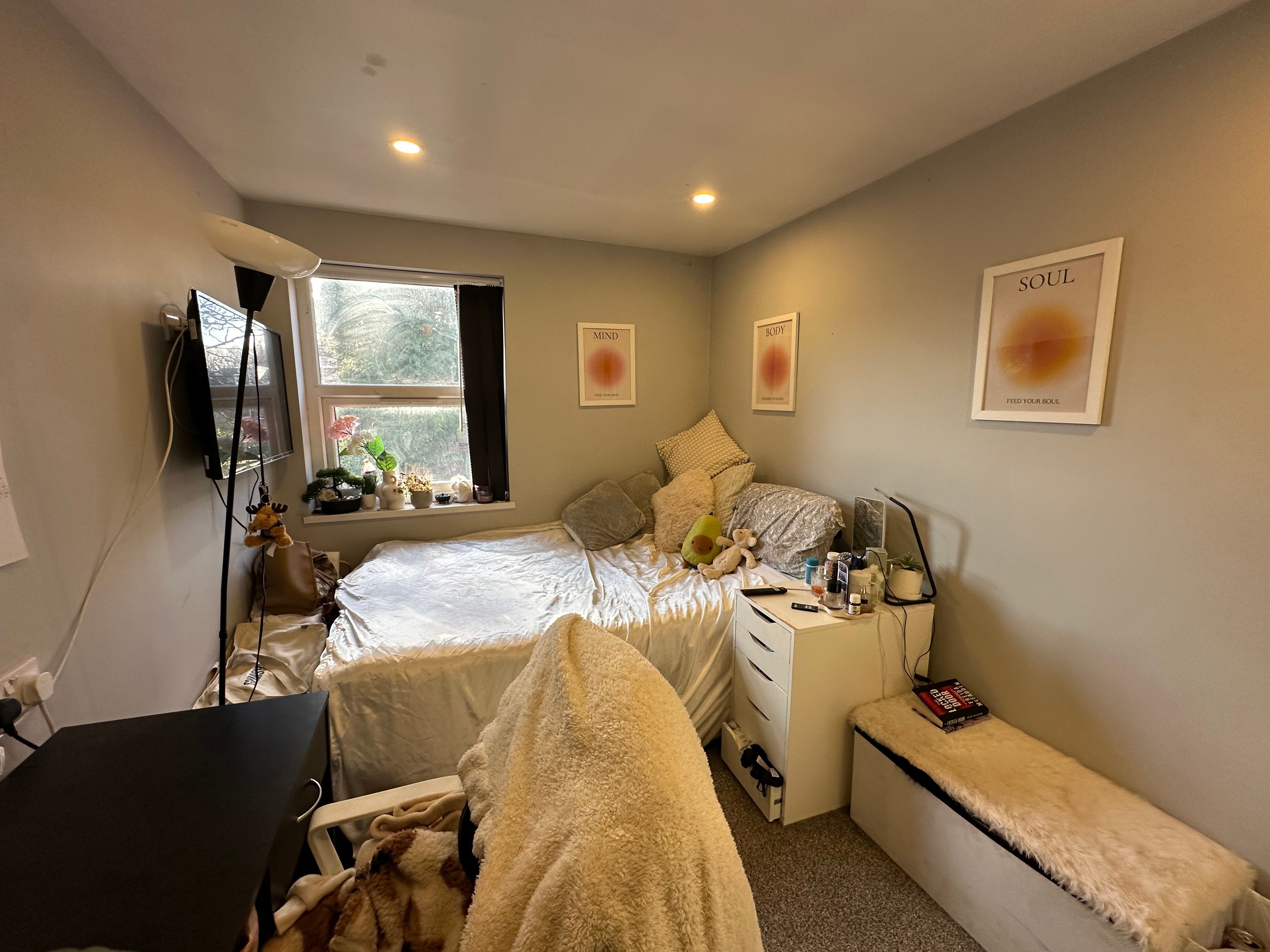 Room Hubert Road in Birmingham