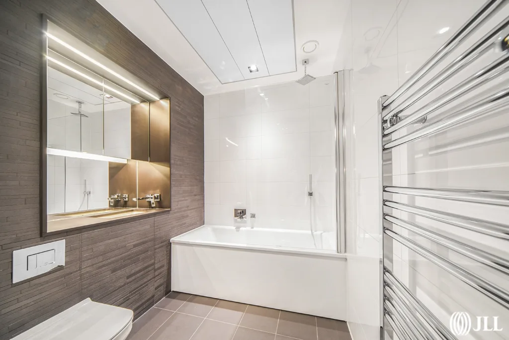 Flat Bradfield Road in Greater London