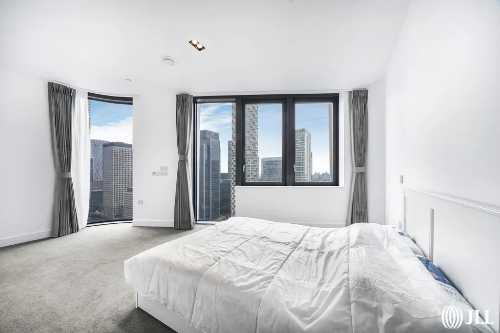 Flat Bradfield Road in Greater London