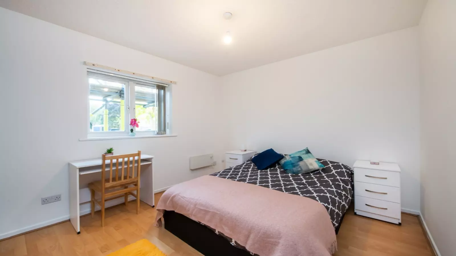 Room Heathfield Court in Greater London