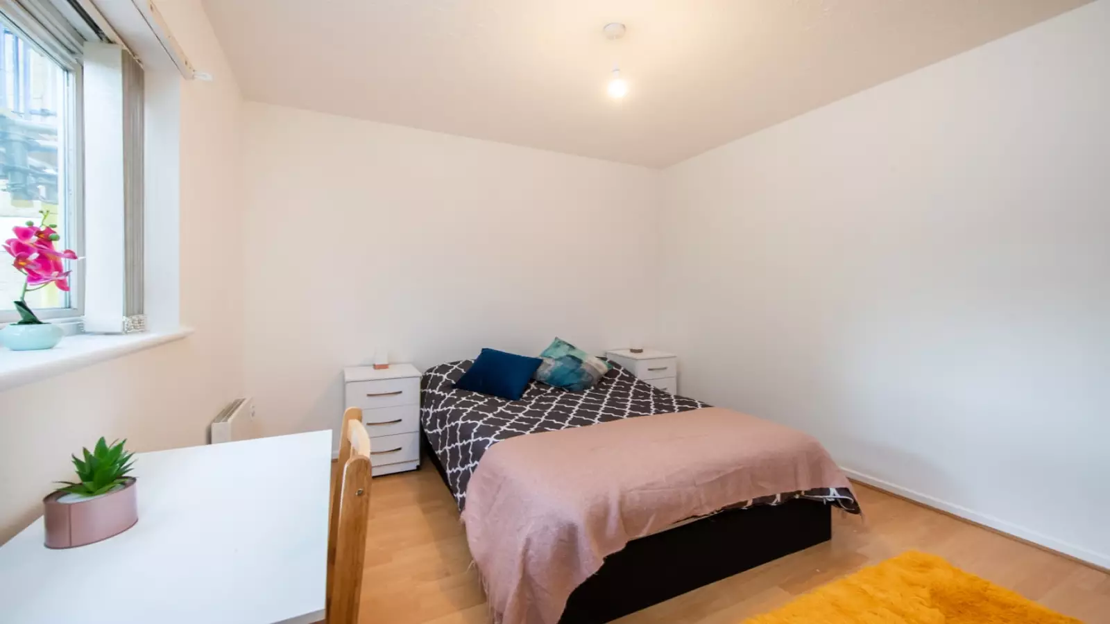 Room Heathfield Court in Greater London