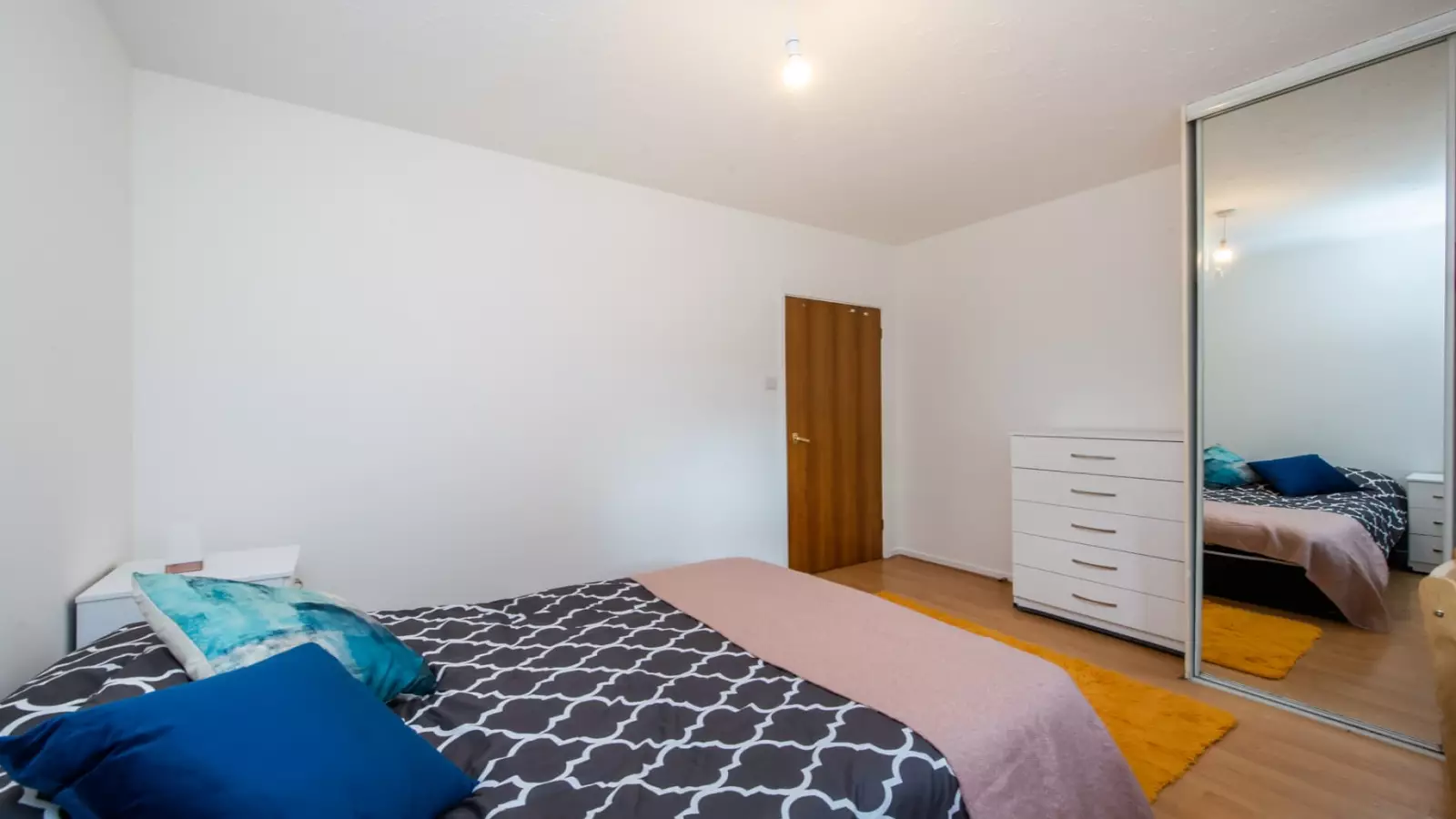 Room Heathfield Court in Greater London