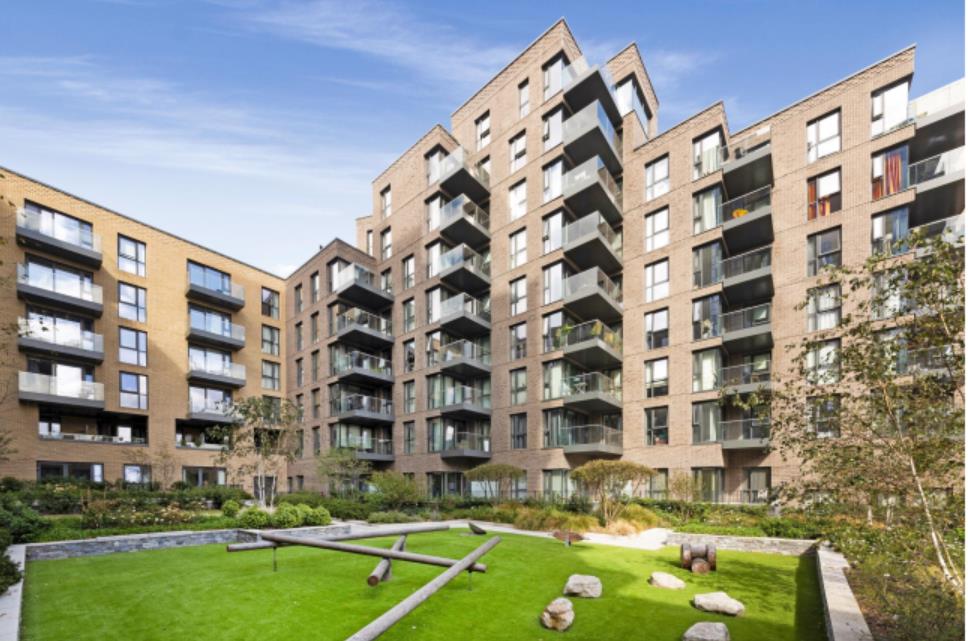 Flat Coster Avenue in Greater London
