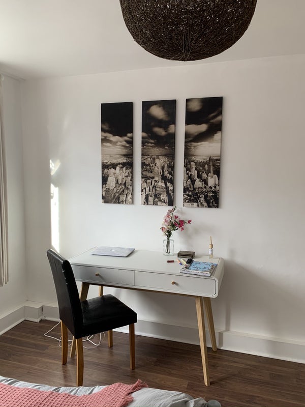 Room Surrey Lane in Greater London