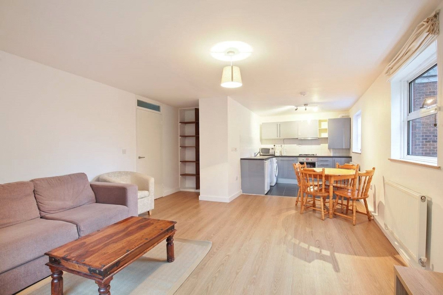 Flat Sewardstone Road in Greater London