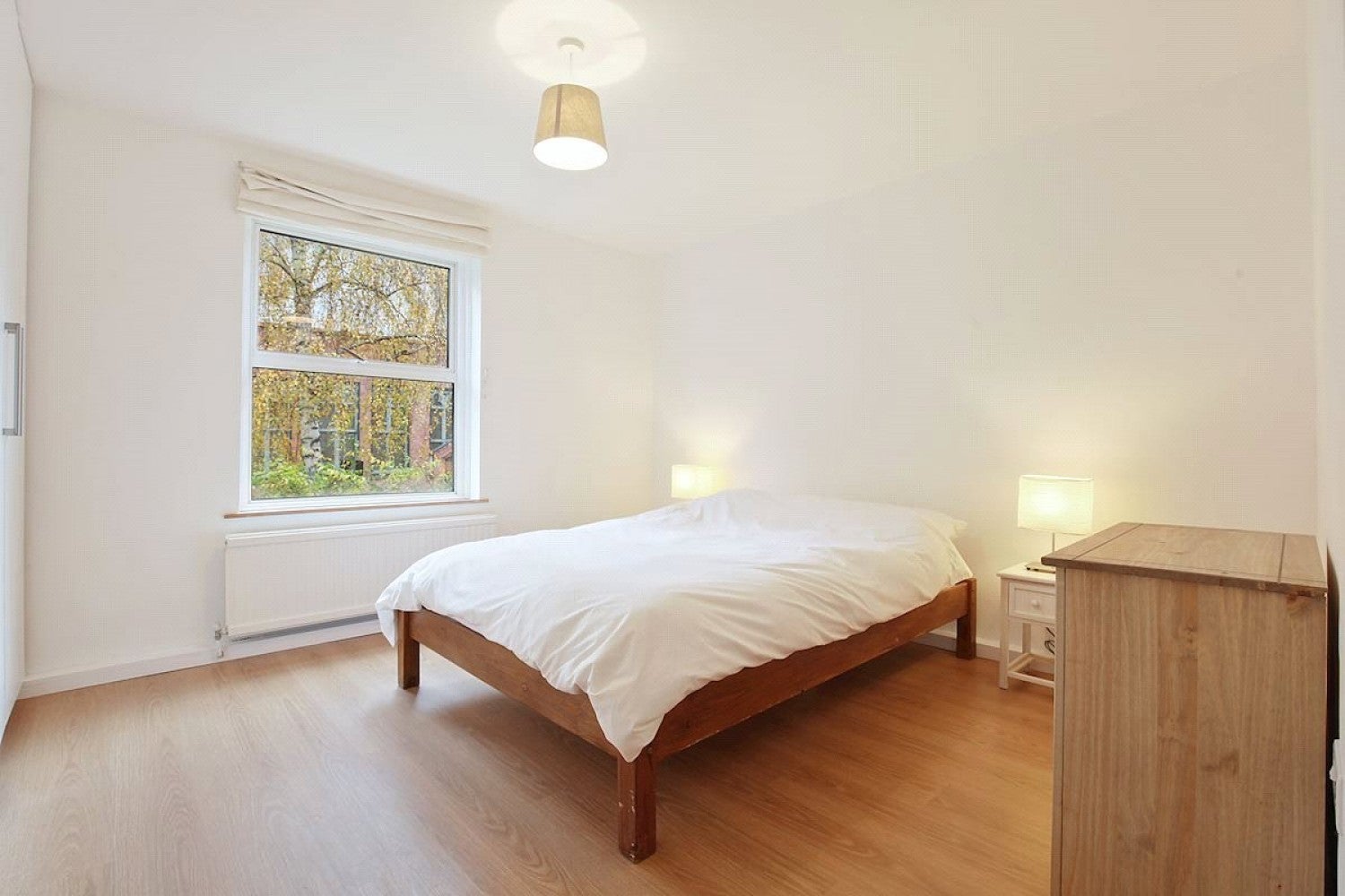 Flat Sewardstone Road in Greater London