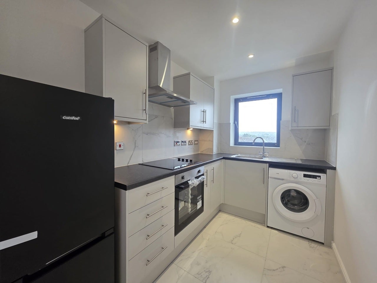 Flat Grant Road in Greater London