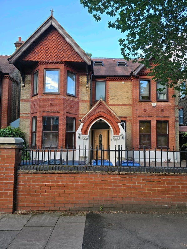 Room Tring Avenue in Greater London