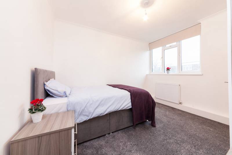Room Wick Road in Greater London