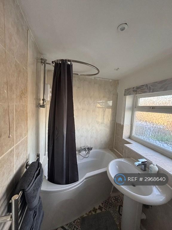 Room Mulberry Road in Crawley