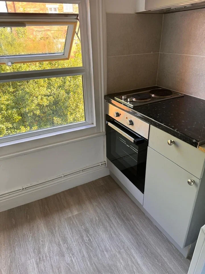 Flat Fordwych Road in Greater London