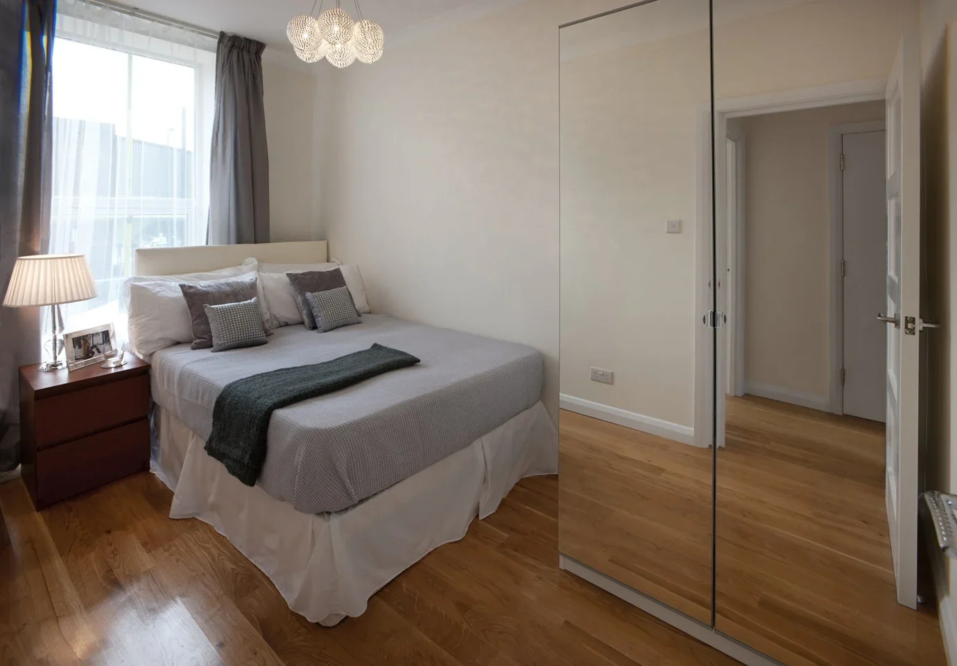 Flat Commercial Road in Greater London