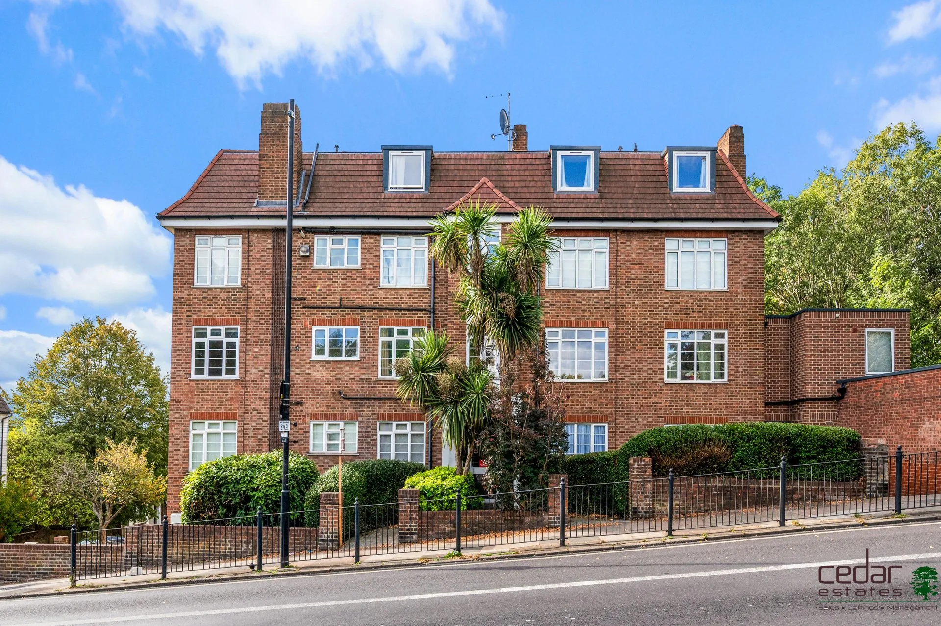 Flat Risborough Close in Greater London