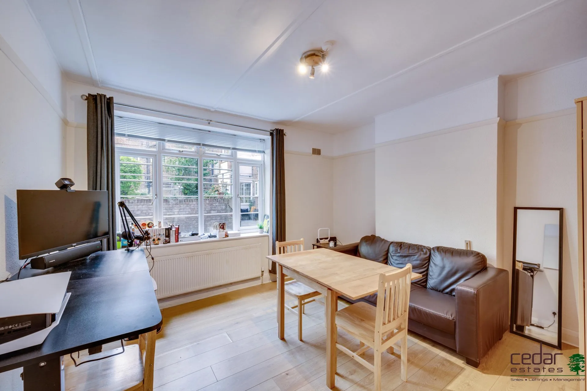 Flat Risborough Close in Greater London