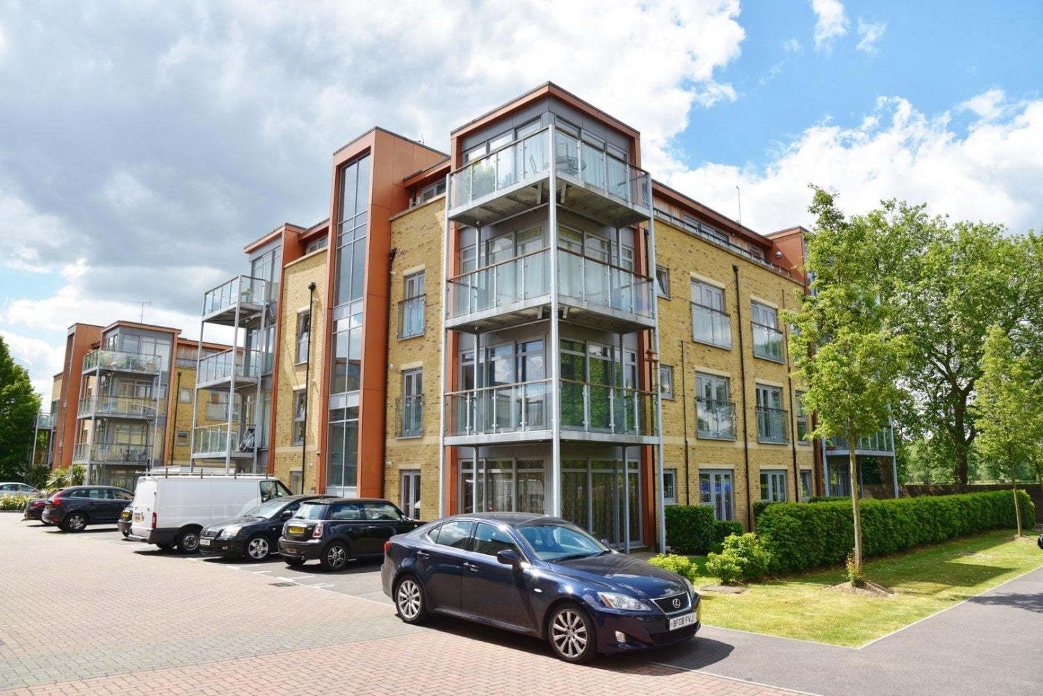 Flat Southcott Road in Greater London