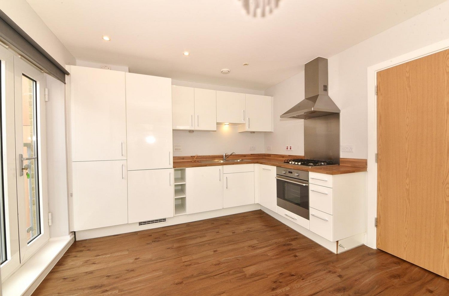 Flat Southcott Road in Greater London