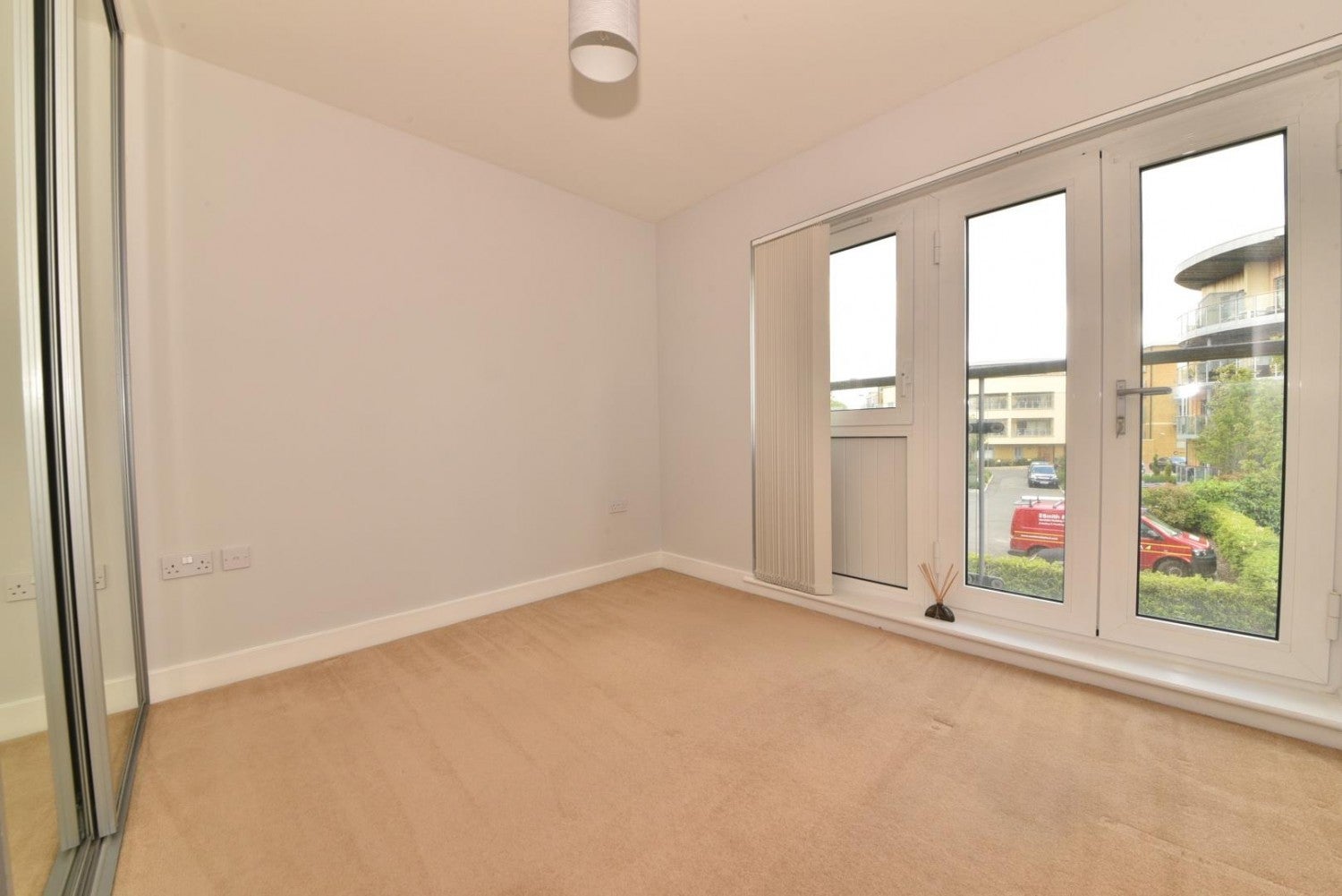 Flat Southcott Road in Greater London