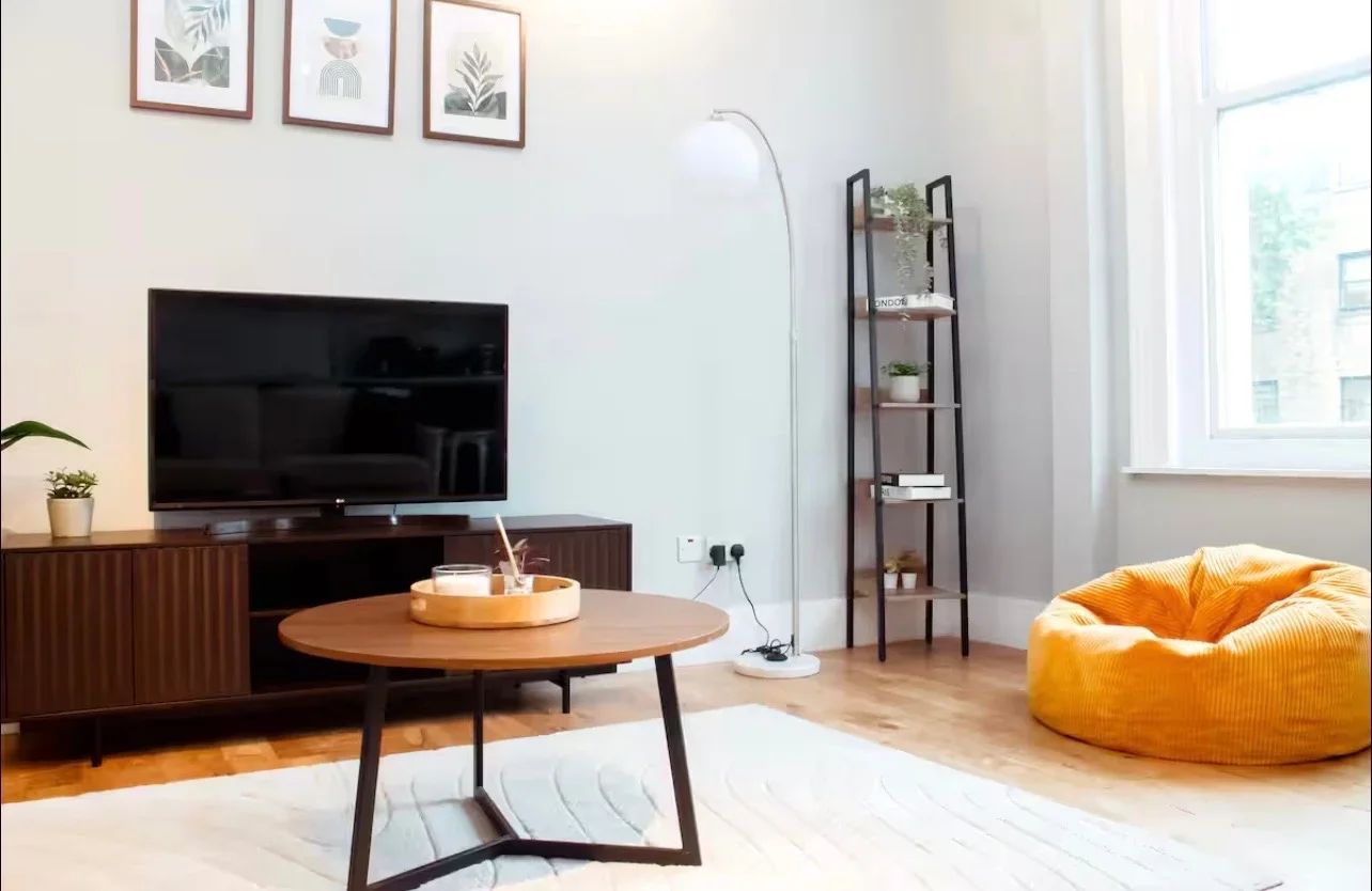 Flat Upper Street in Greater London