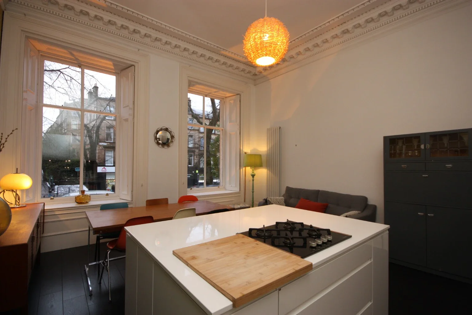 Flat Buckingham Terrace in Glasgow