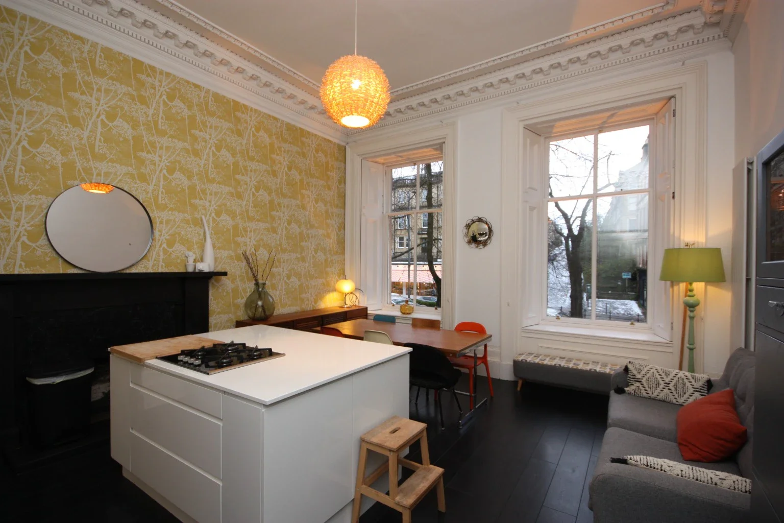 Flat Buckingham Terrace in Glasgow