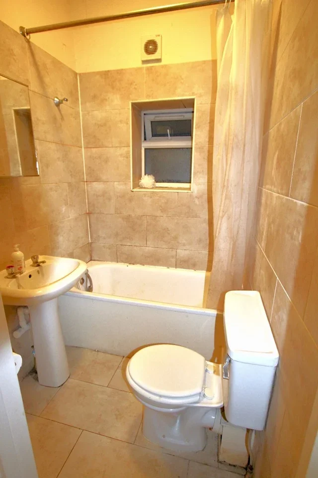 Flat Mountfield Road in Greater London