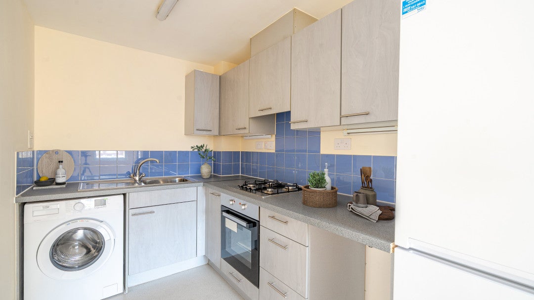 Flat Axon Place in Greater London
