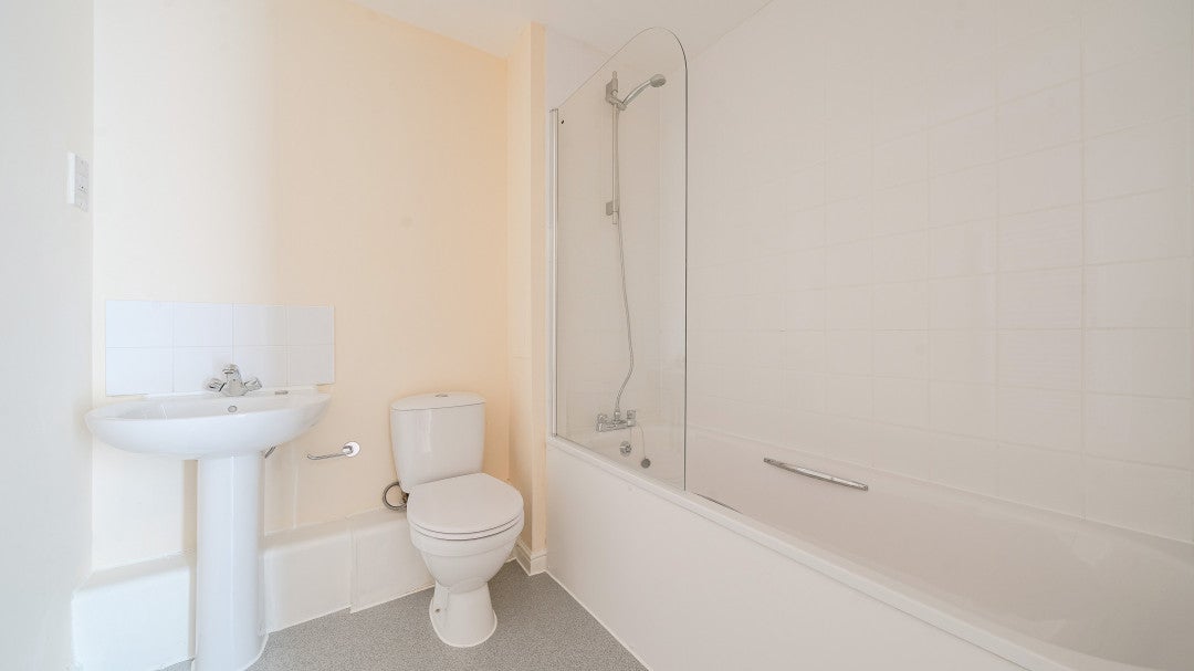 Flat Axon Place in Greater London