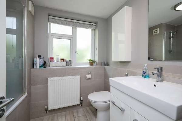 Flat Buttermere Drive in Greater London
