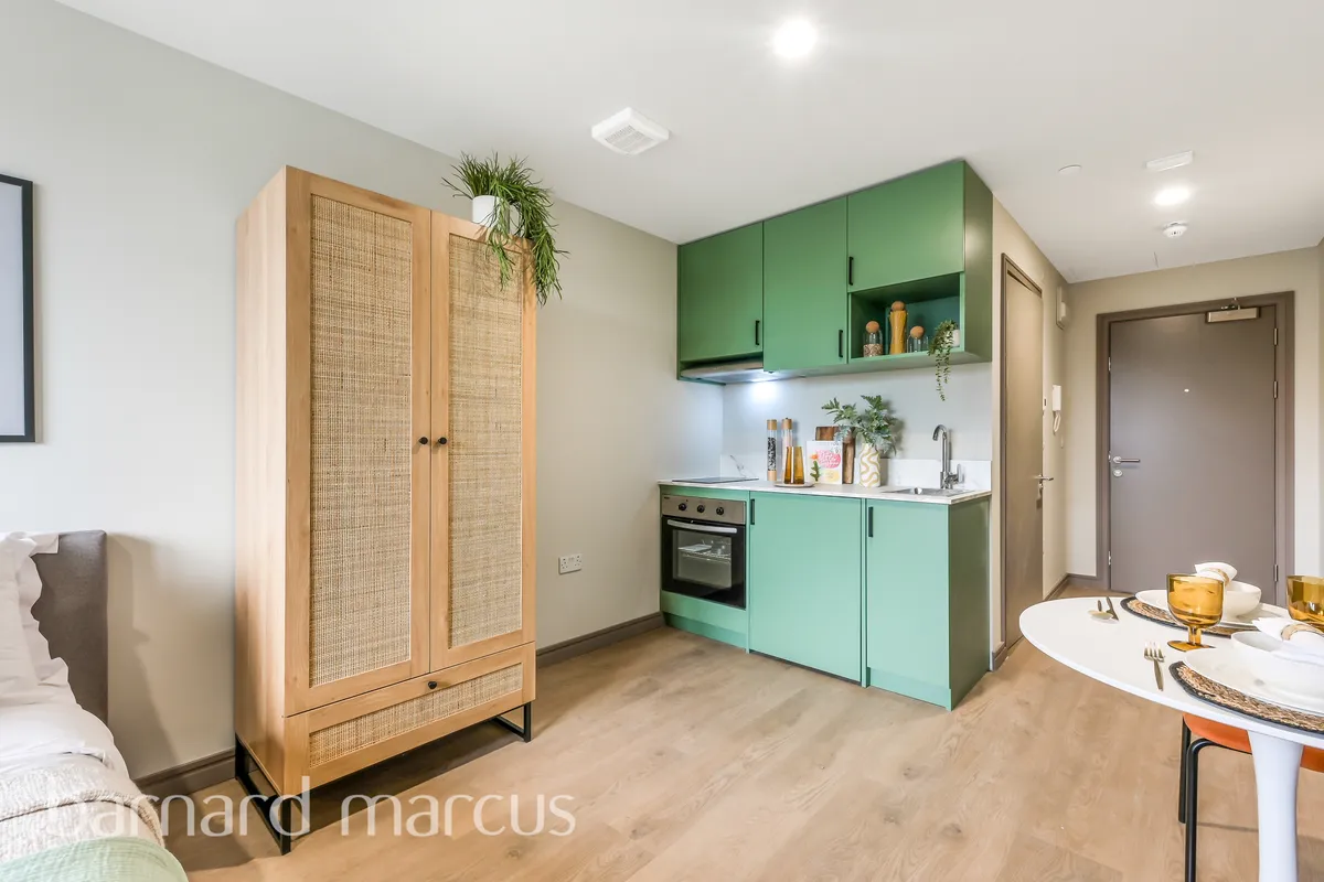 Flat Victoria Road in Greater London
