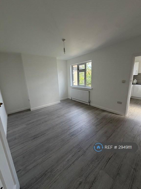 Flat Locket Road in Greater London