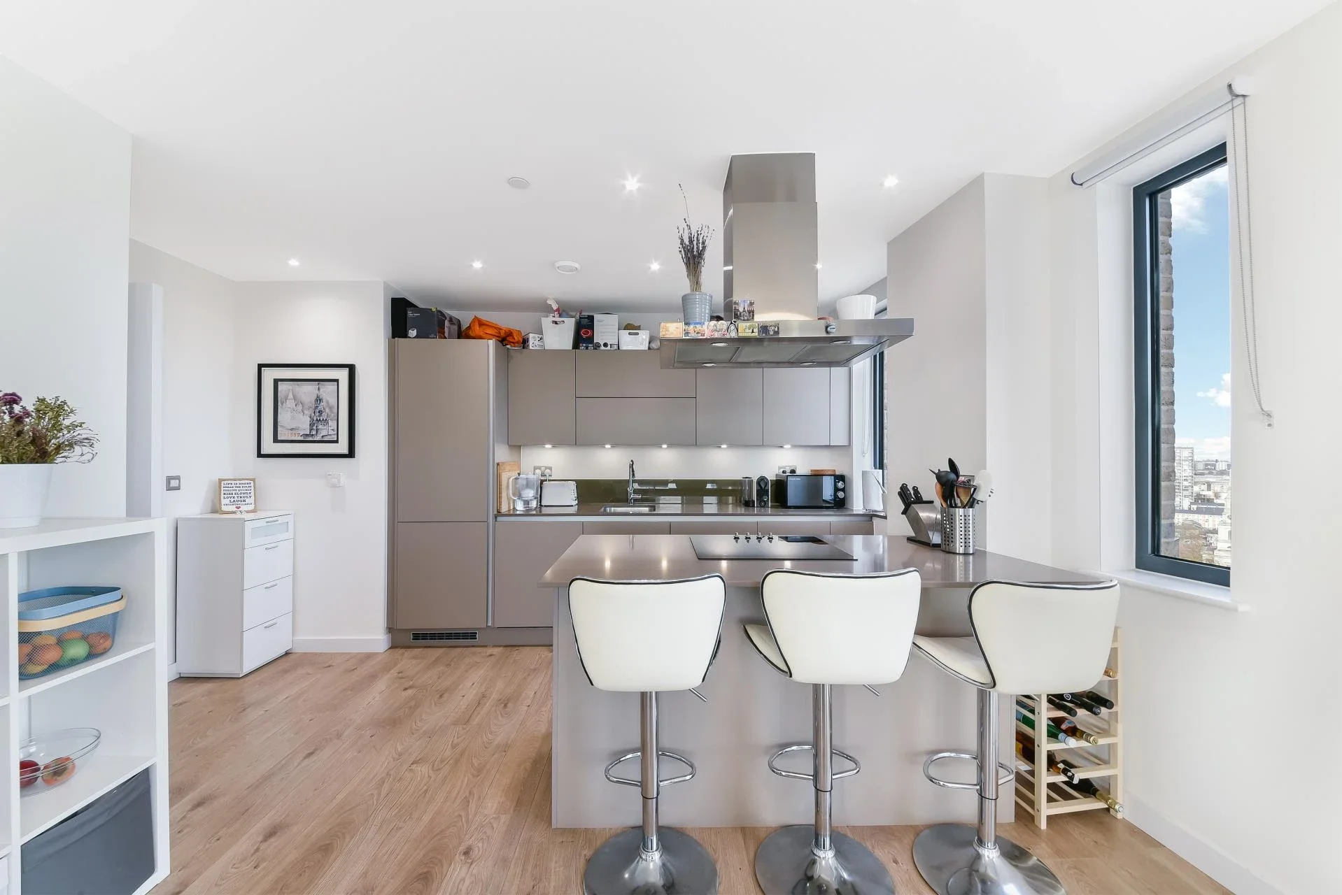 Flat Prestons Road in Greater London