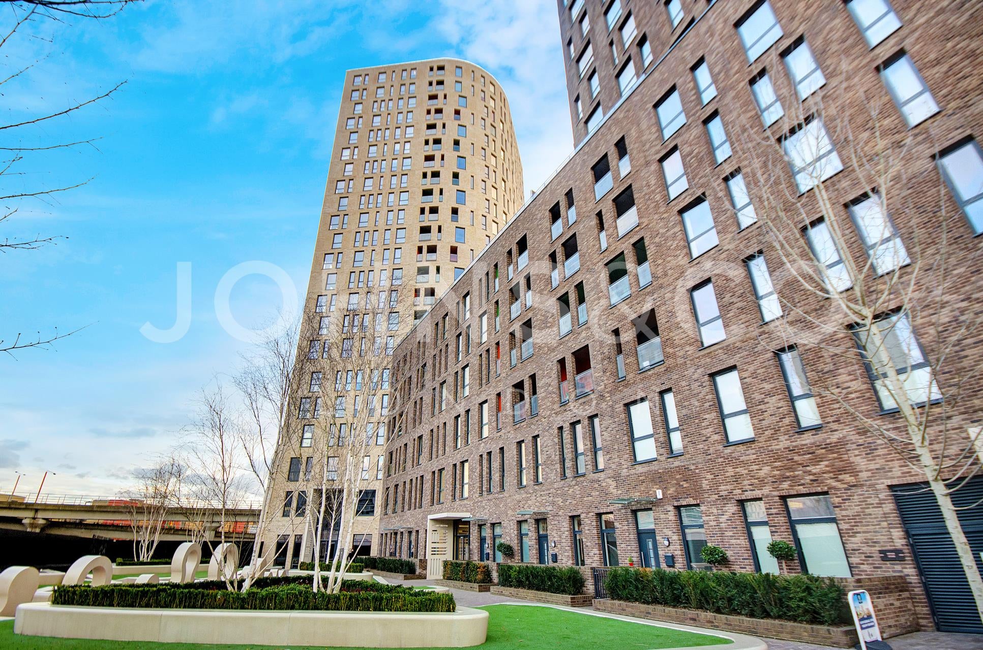 Flat Prestons Road in Greater London