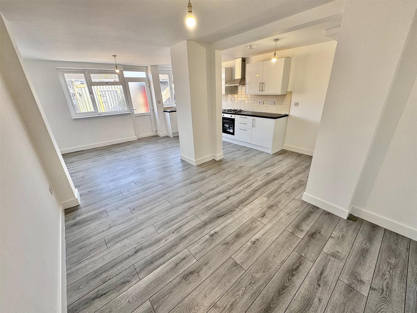 Flat Cheveral Avenue in Coventry