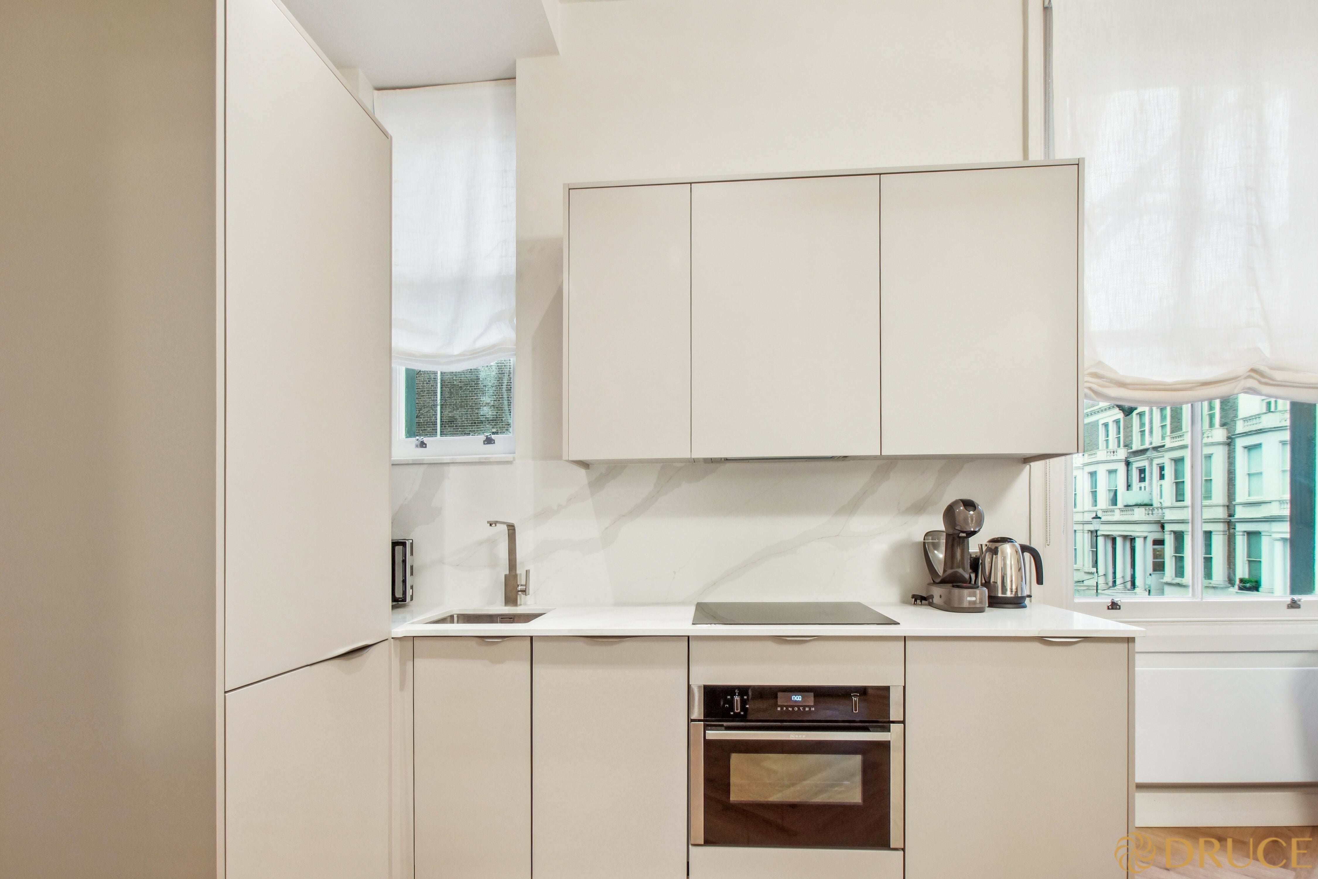 Flat Penywern Road in Greater London