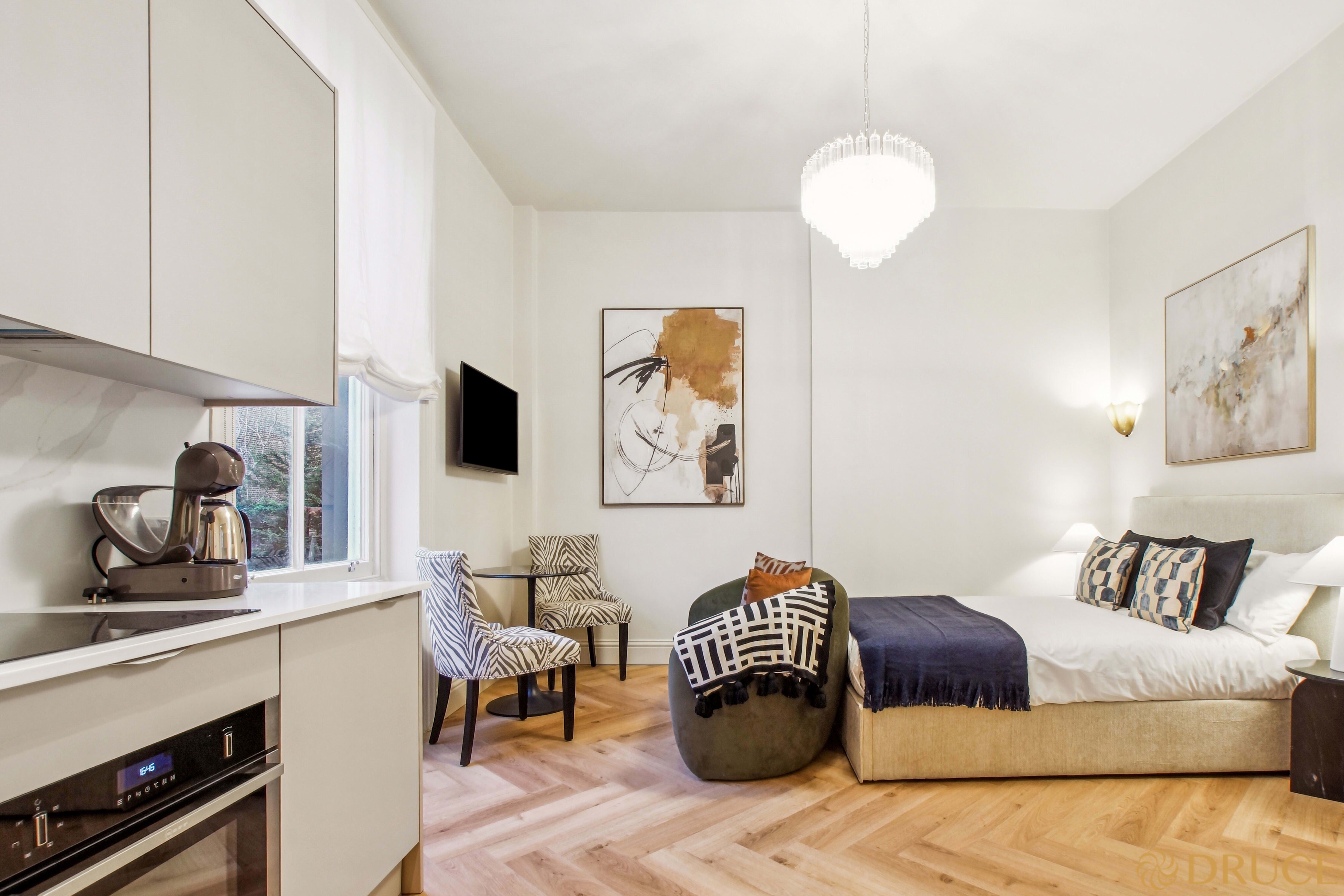 Flat Penywern Road in Greater London