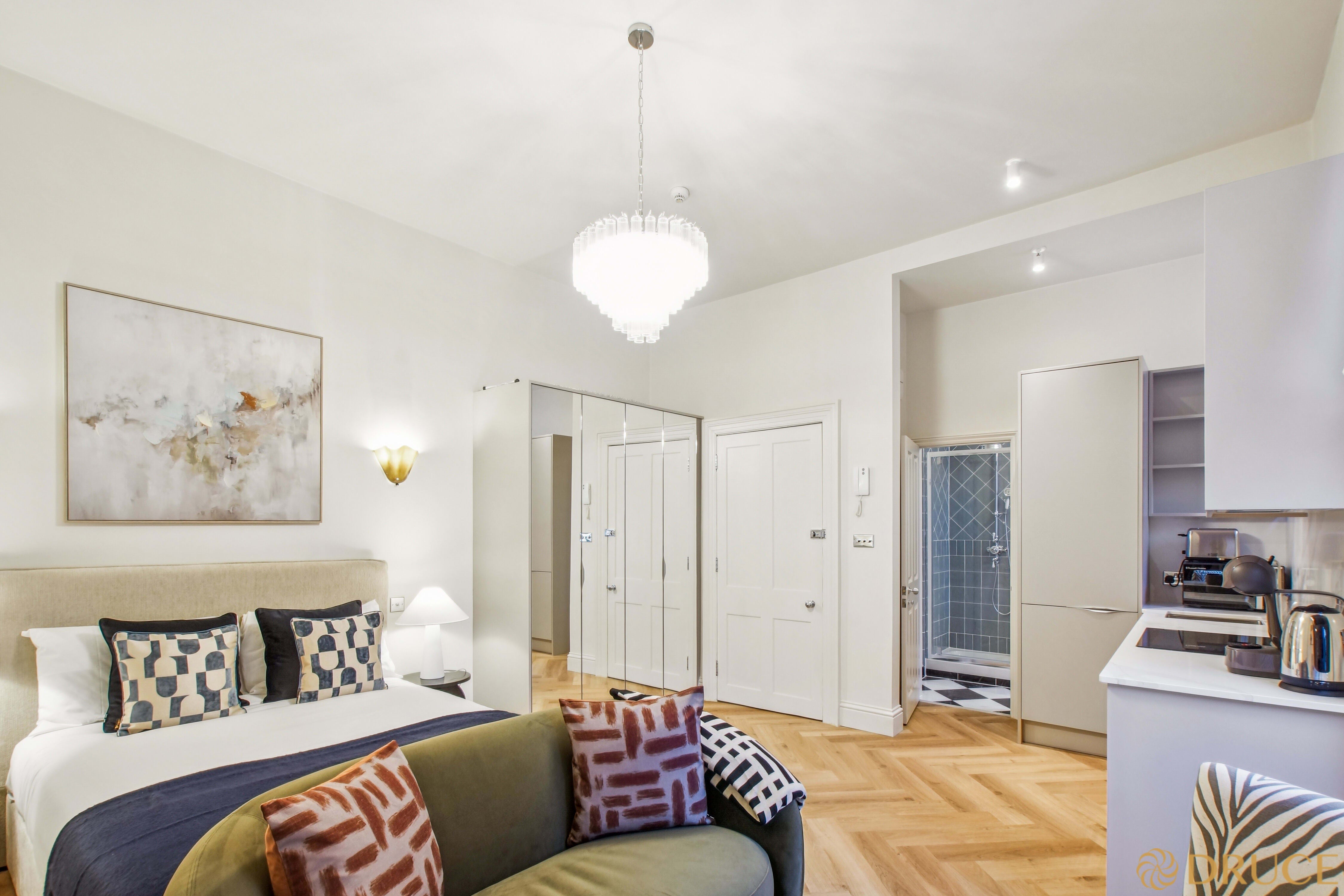Flat Penywern Road in Greater London
