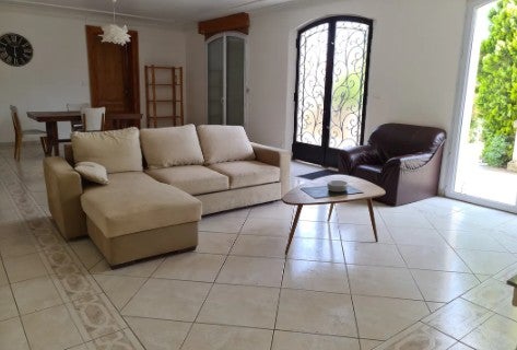 Room Rue des Treilles in Libourne