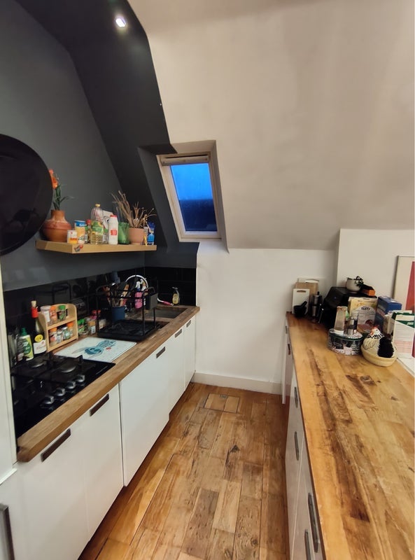 Room Warminster Road in Greater London