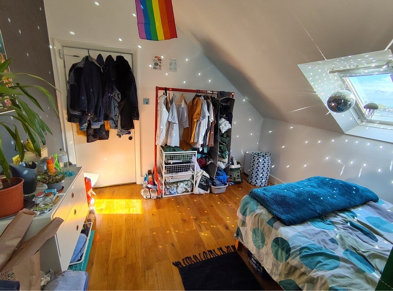Room Warminster Road in Greater London