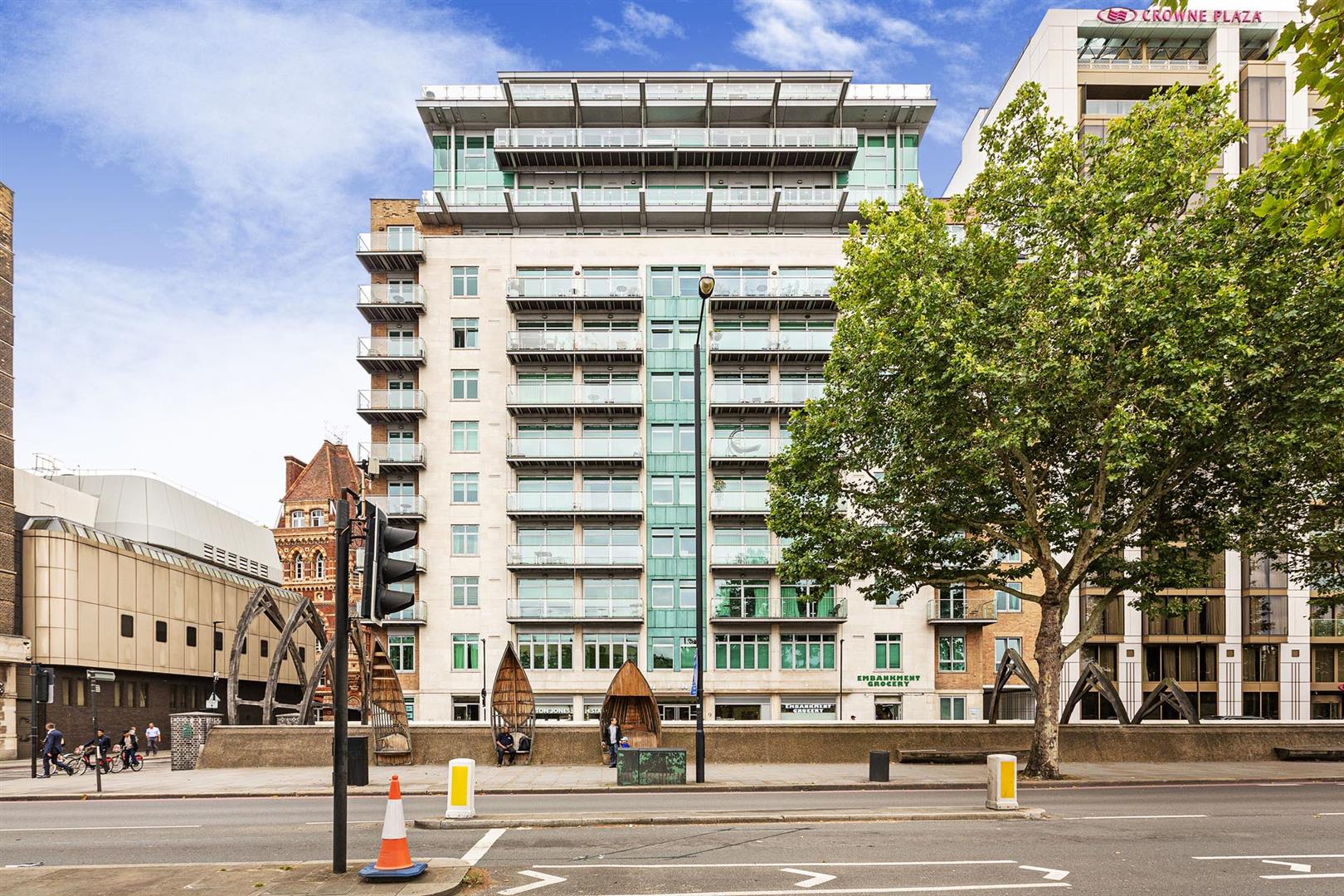 Flat Albert Embankment in Greater London