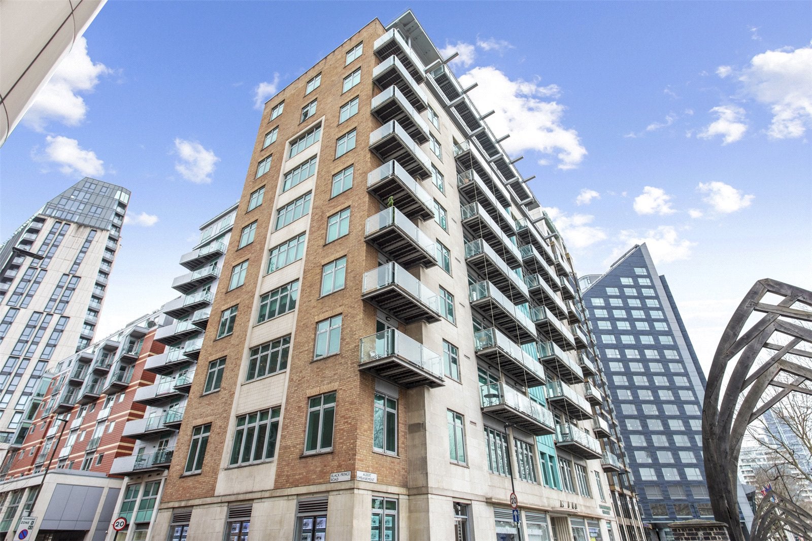 Flat Albert Embankment in Greater London