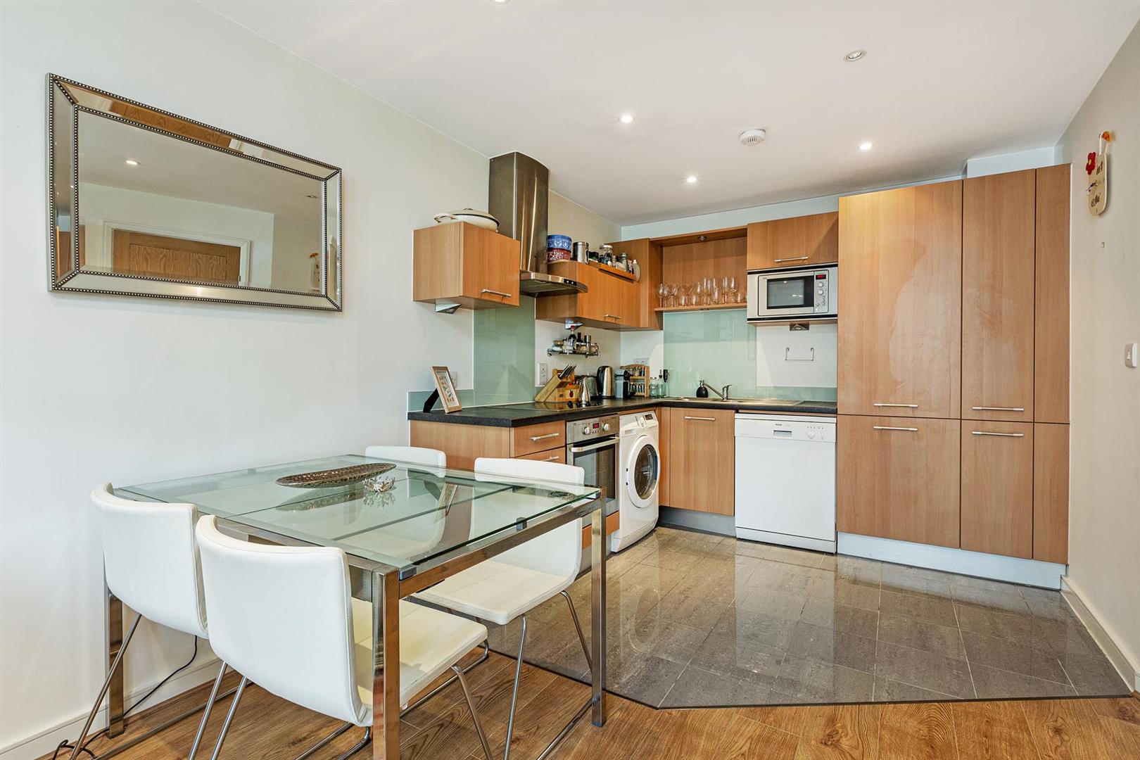 Flat Albert Embankment in Greater London