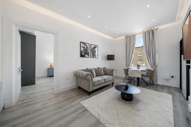 Flat Lower Belgrave Street in City of Westminster