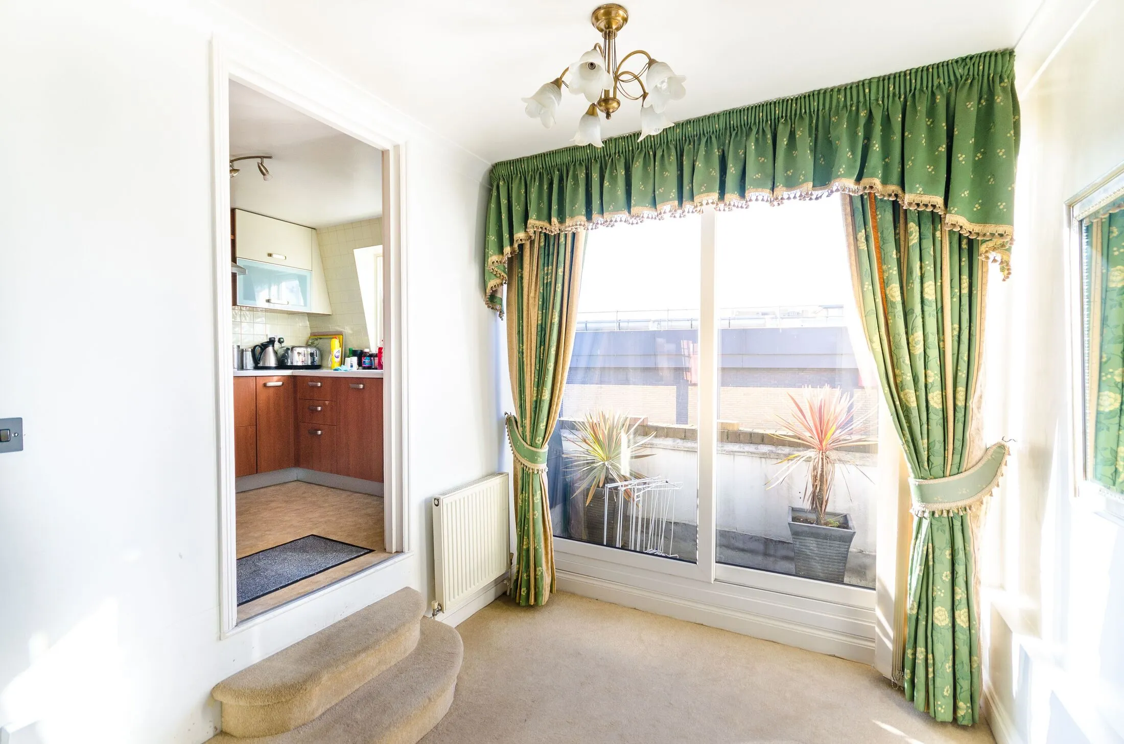 Flat Vauxhall Bridge Road in City of Westminster