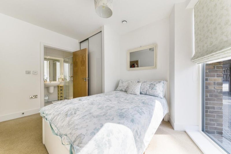 Flat Stockwell Park Walk in Greater London